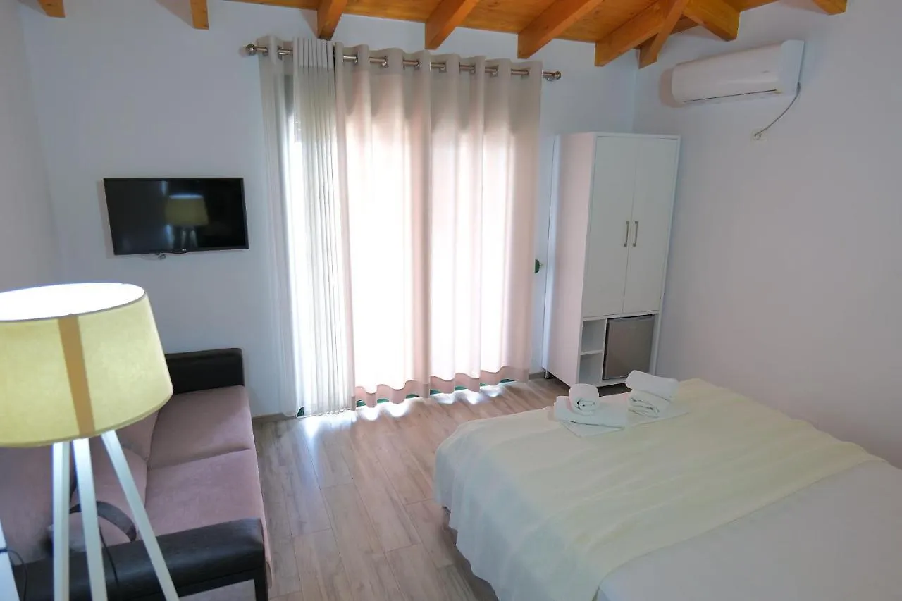 Alex & Sofi Hotel Himare 0*,