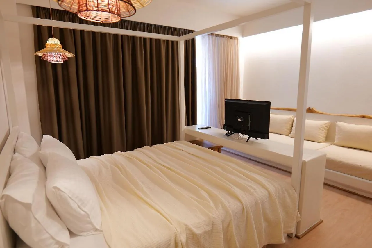 Alex & Sofi Hotel Himare 0*,